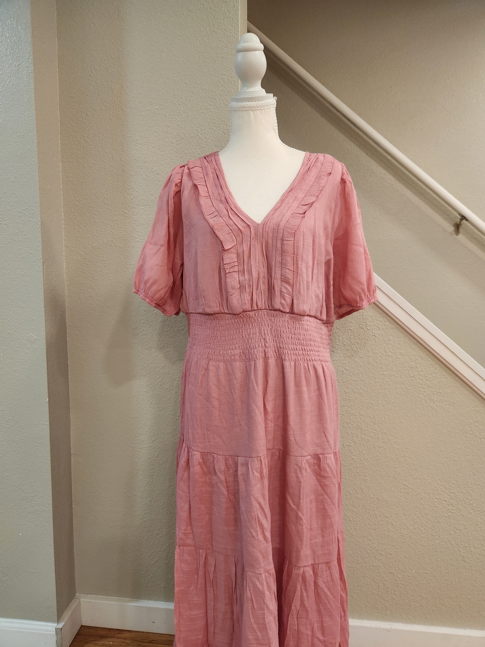 Relaxed Pink V-Neck Maxi Dress with Smocked Waist